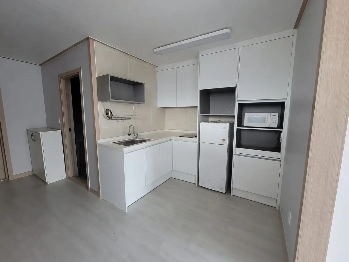 월세 300 / 40 | 당근 부동산_img_2.png