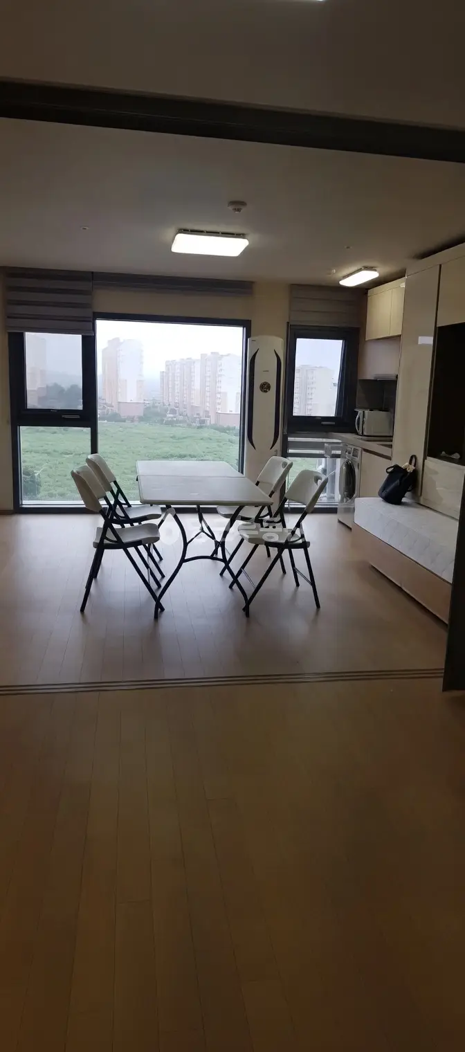 제주유포리아지식산업센터 월세 300 / 50 | 당근 부동산_img_1.png