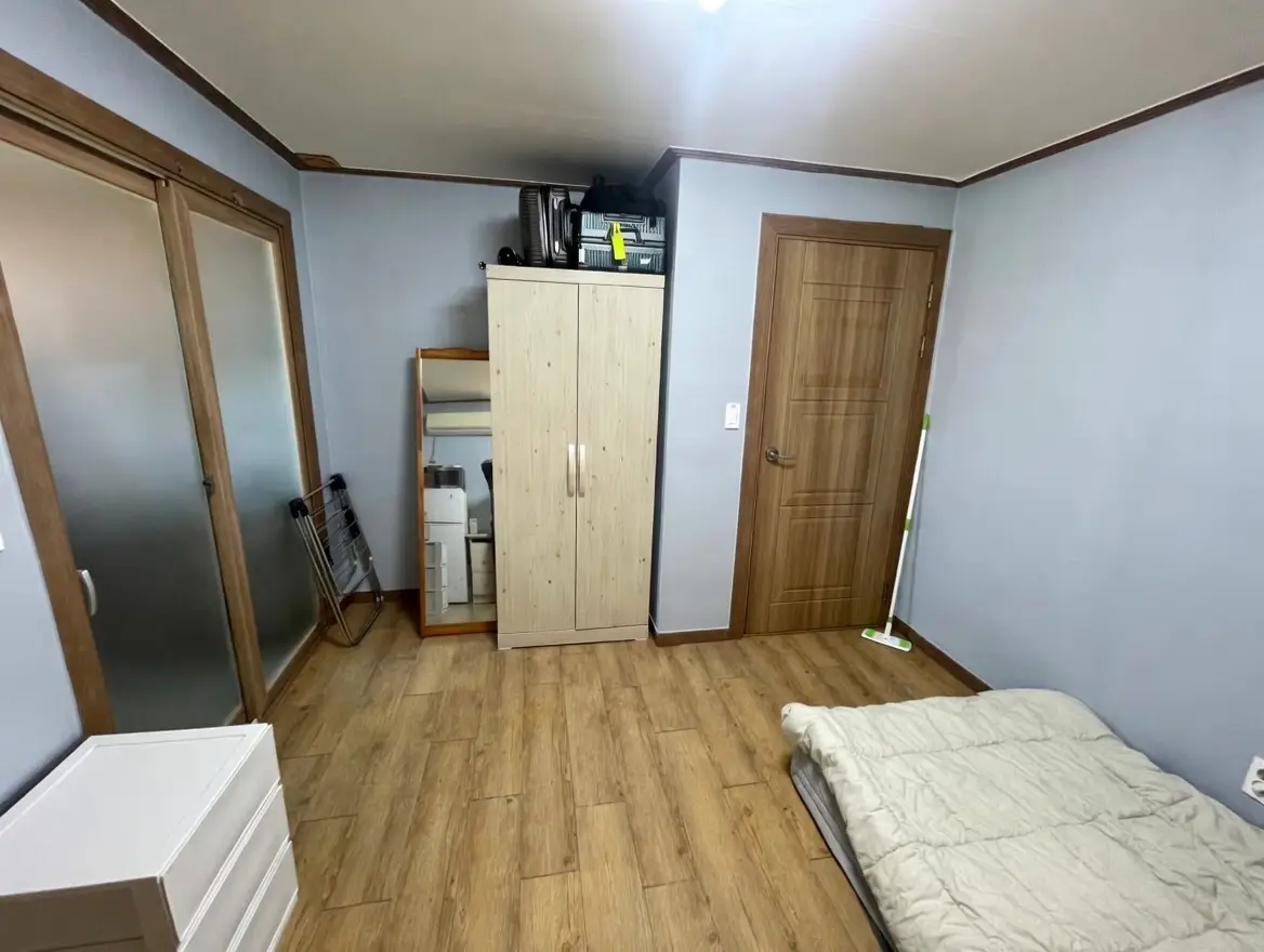 홍익대 근처, 버스 정류장 도보 1분 월세 30 / 27 | 당근 부동산_img_2.png