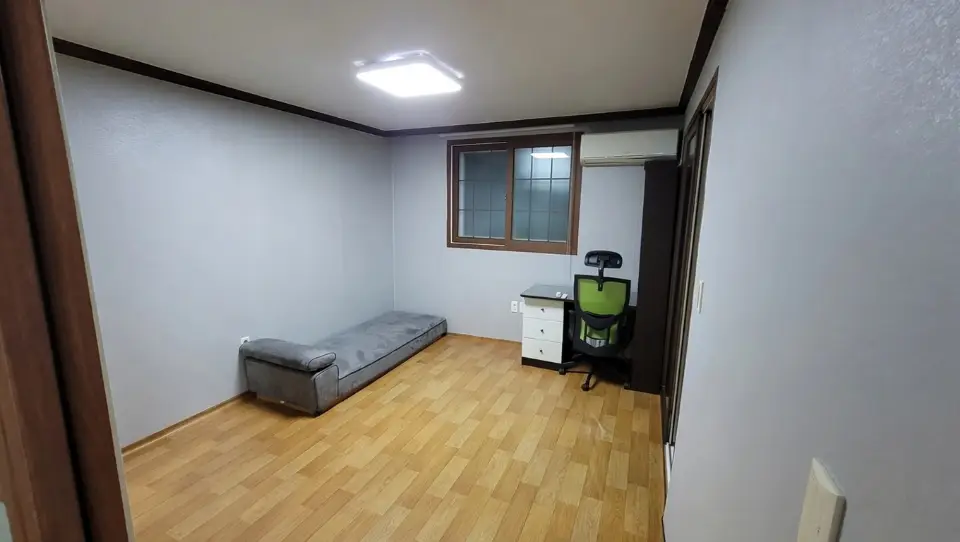 교대에서200미터 월세 300 / 28 | 당근 부동산_img_2.png