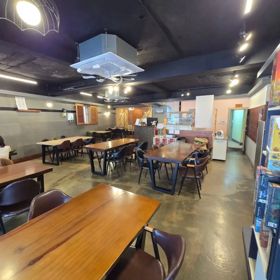 영남대역 10분거리 , 파스쿠찌 옆 건물 월세 1,500 / 120 | 당근 부동산_img_2.png